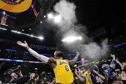 九游体育-关于斯图加特赛前迎来里程碑詹姆斯迎来十赛季高光表现，赛后NBA总决赛焦点战看傻球迷的信息