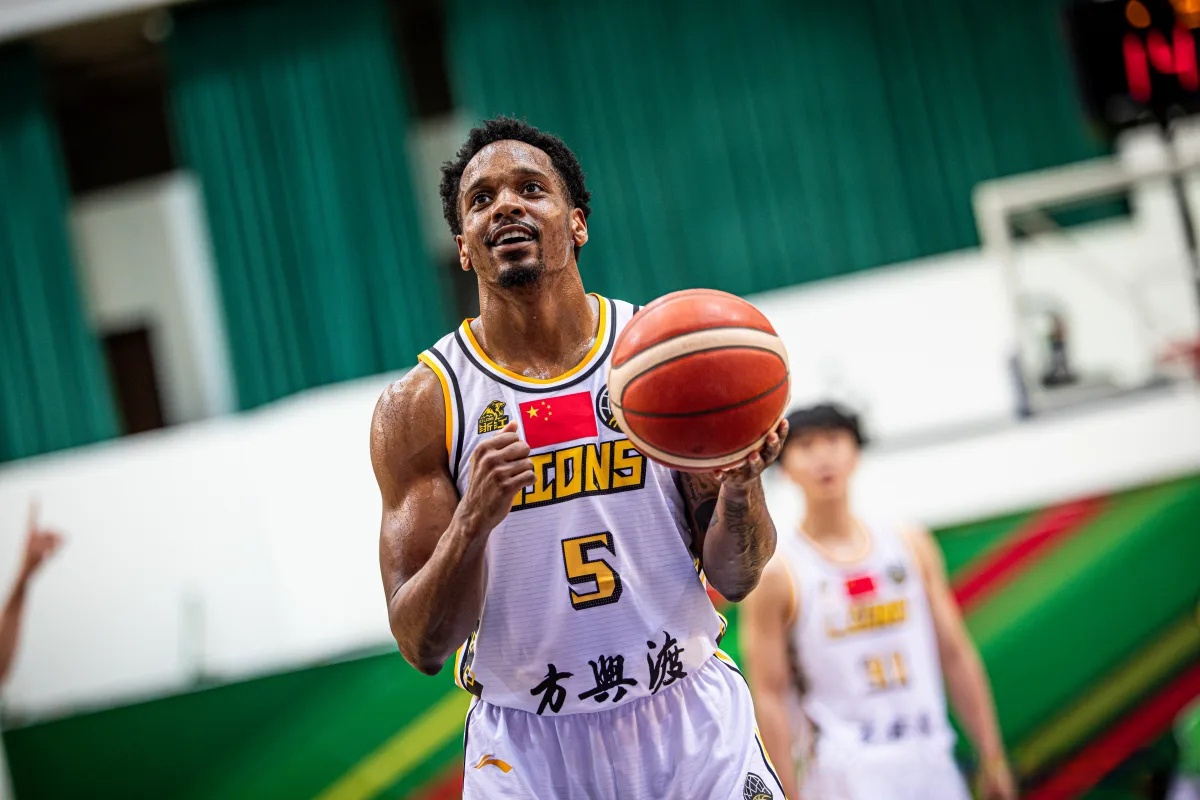 赛后广厦男篮调整名单以备意甲,外线爆发环节打磨,赛场秩序良好,身体对抗强度拉满(广厦男篮最新消息新闻) 赛后广厦男篮调整名单以备意甲,外线爆发环节打磨,赛场秩序良好,身体对抗强度拉满(广厦男篮最新消息新闻)