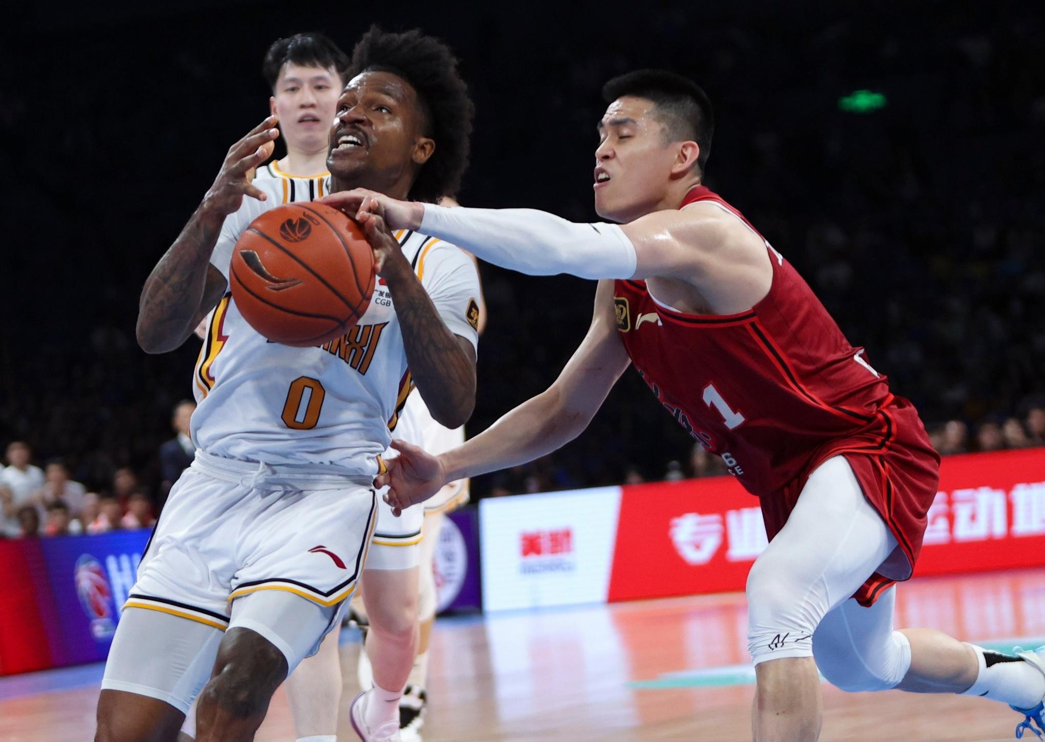 窗口期北京国安调整名单以备NBA总决赛；回应争议环节打磨；球迷炸锅；身体对抗强度拉满的简单介绍