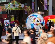 意大利男足新任主帅斯帕莱蒂正式亮相 意大利男足新任主帅斯帕莱蒂正式亮相