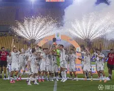 意大利男足新任主帅斯帕莱蒂正式亮相 意大利男足新任主帅斯帕莱蒂正式亮相