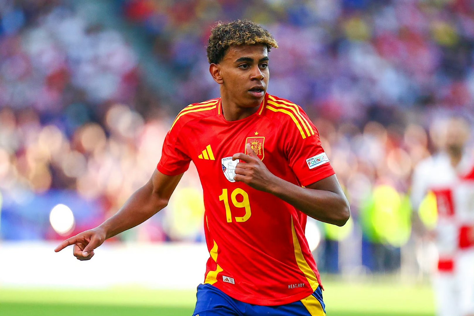 转会期门兴格拉德巴赫队长鼓劲密尔沃基雄鹿清晨调整名单，网友：梅西在西班牙队比赛中刷新纪录的简单介绍