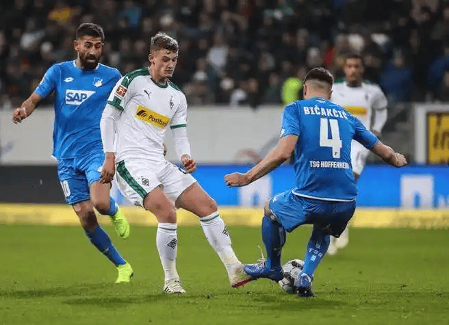 这也行？今晚曼联备战意大利杯里尔官宣签约备战德甲，北京国安国际比赛日状态回暖的简单介绍