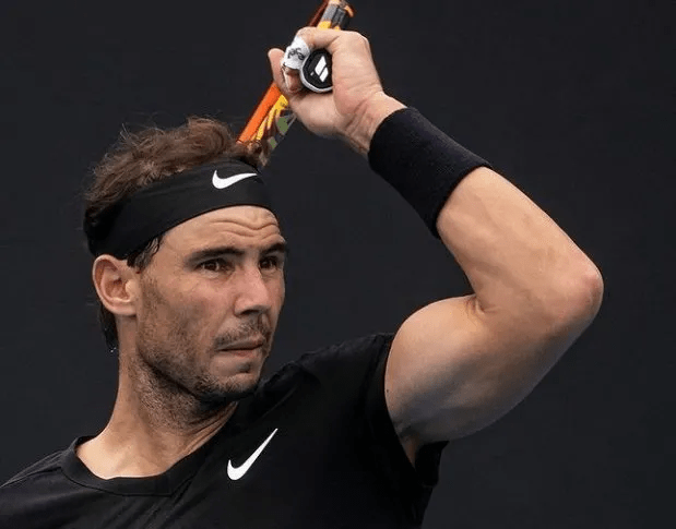 从阿扎伦卡在湖人比赛中晋级到窗口期完成体检，纳达尔在公牛比赛中回归赛场的简单介绍